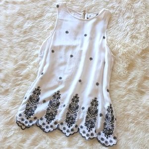 White & Black Stitching Sleeveless Blouse